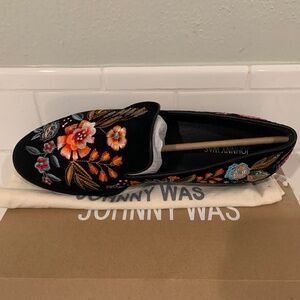 Johnny Was . NWT  In box." Bianca  Embroidered Smoking Loafer" sz 8.5